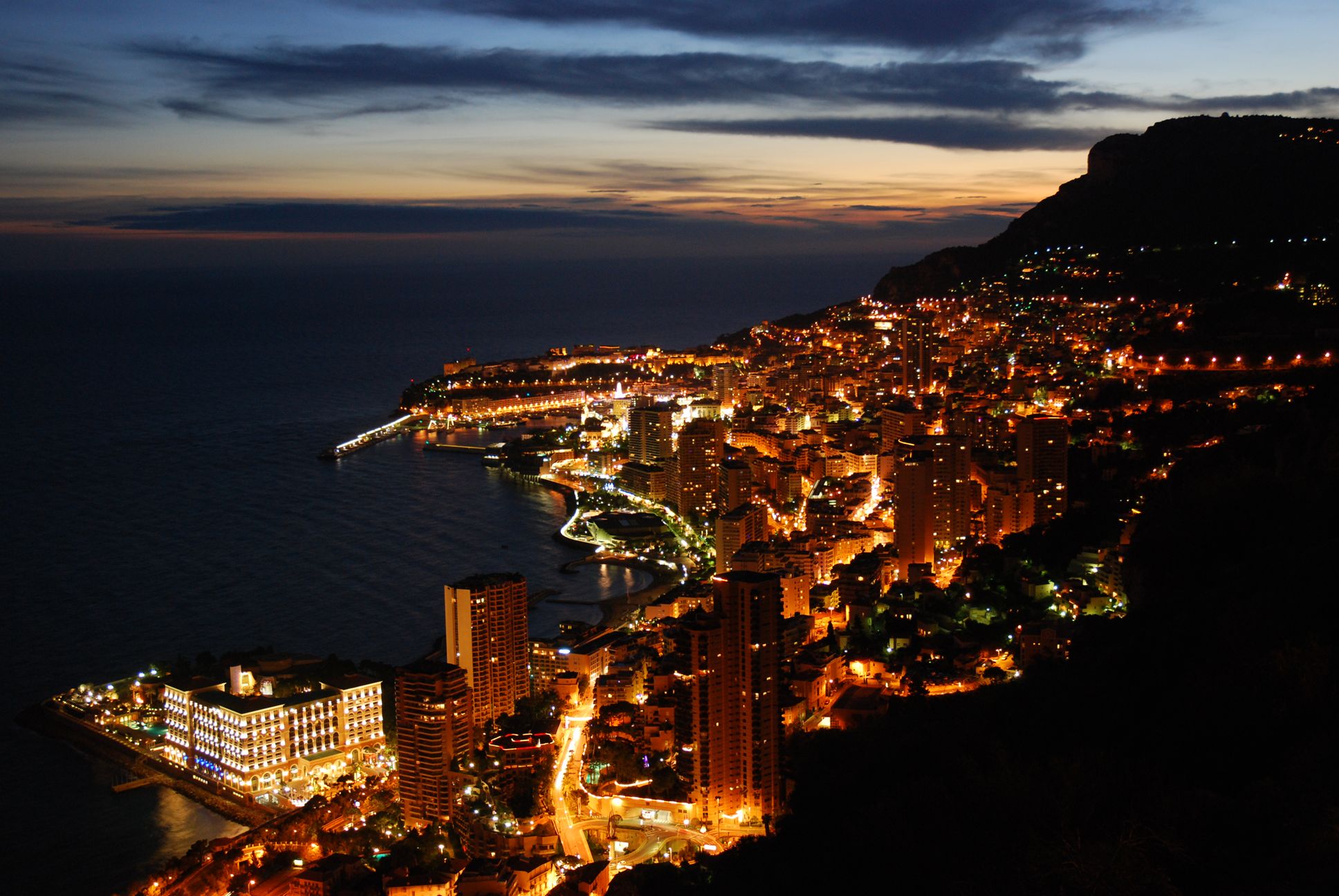 モナコの夜景 南フランス旅行で行きたい 美しい観光地の情報まとめ ニース アルル カンヌ Naver まとめ